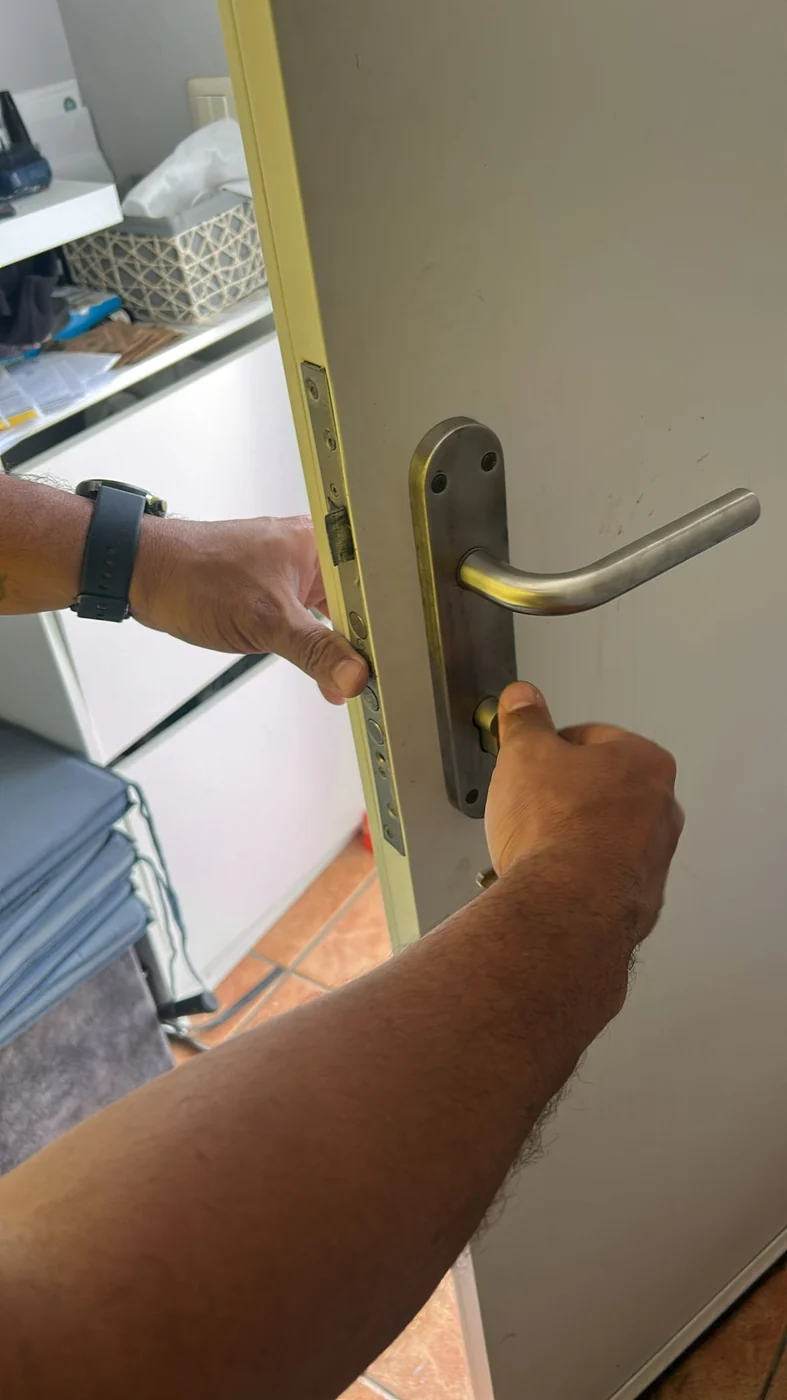 Apertura de puerta realizada por Marc Cerrajeros